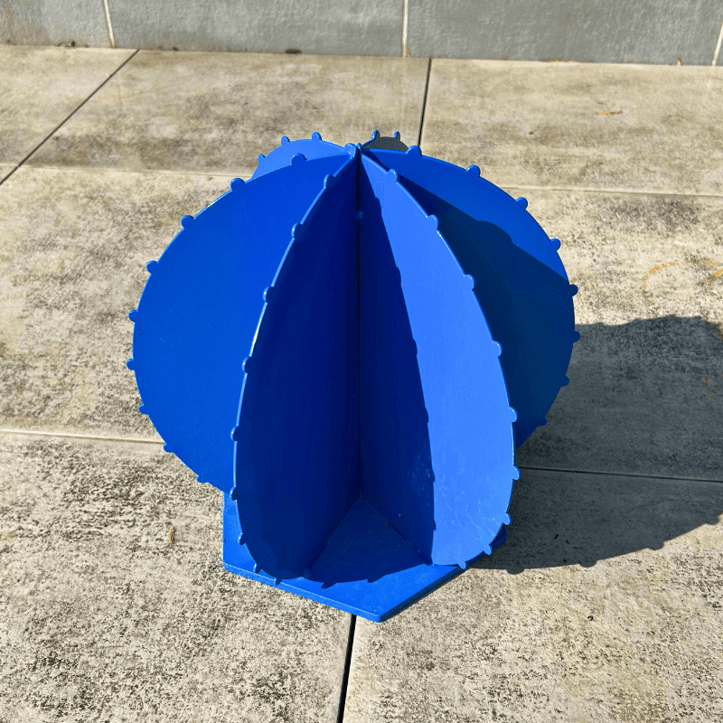 Cactus boule en métal bleu 1
