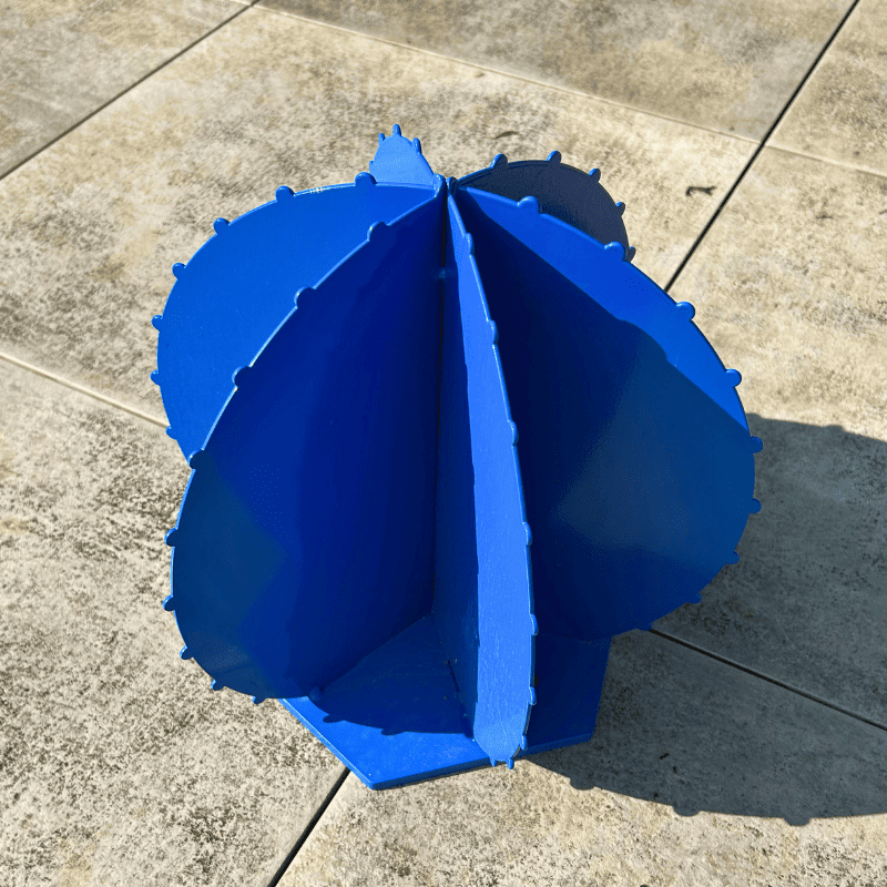 Cactus boule en métal bleu