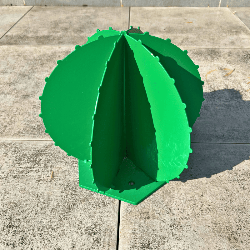 Cactus boule en métal vert