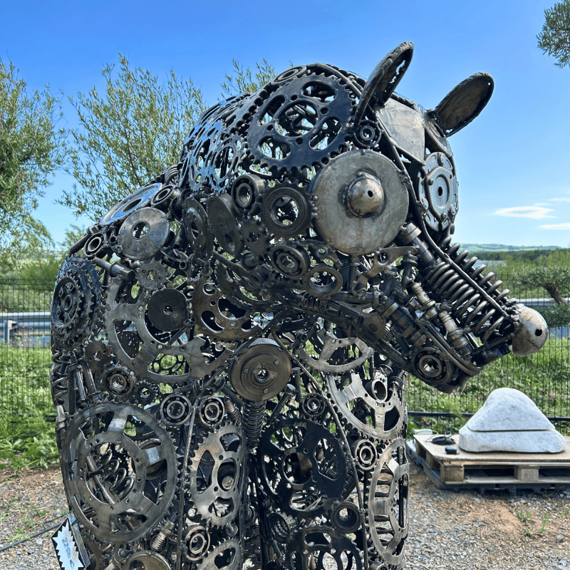 Sculpture d'ours en métal de 2 m