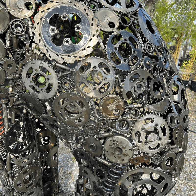 Sculpture d'ours en métal de 2 m