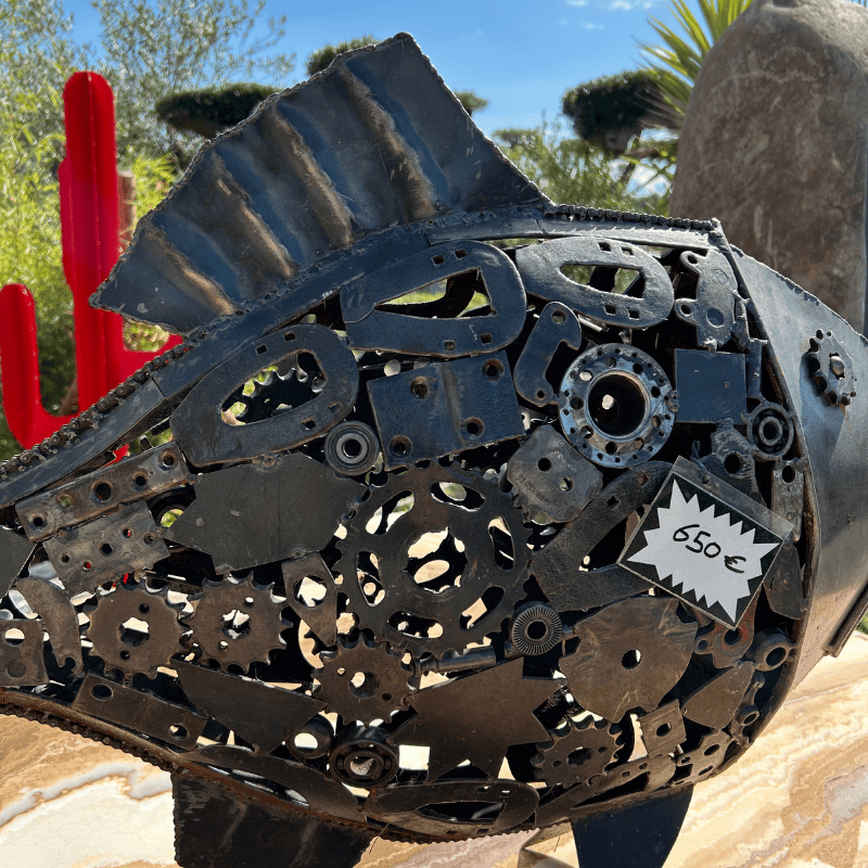 Sculpture de poisson en métal recyclé