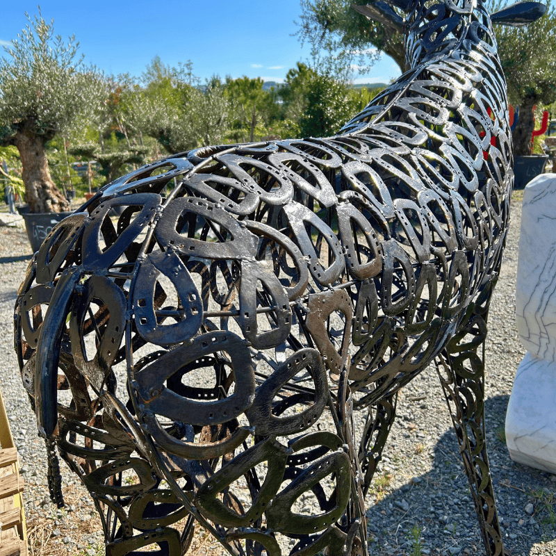 Sculpture de cerf en métal recyclé