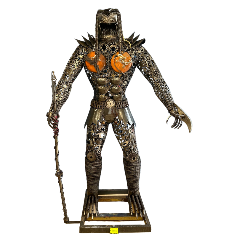 Sculpture de combattant post-apocalyptique en métal