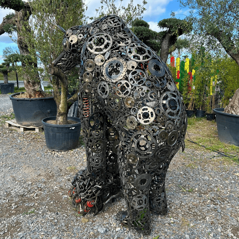 Sculpture d'ours en métal de 2 m