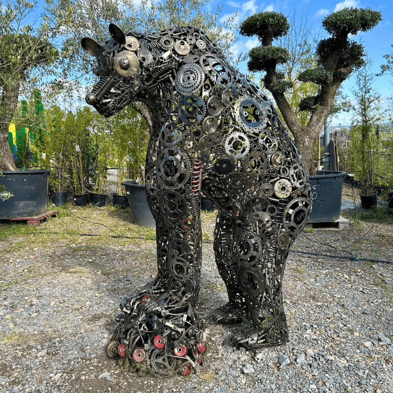 Sculpture d'ours en métal de 2 m