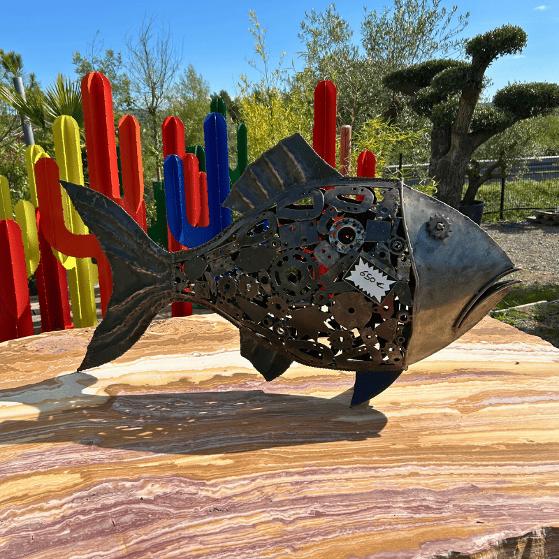 Sculpture de poisson en métal recyclé