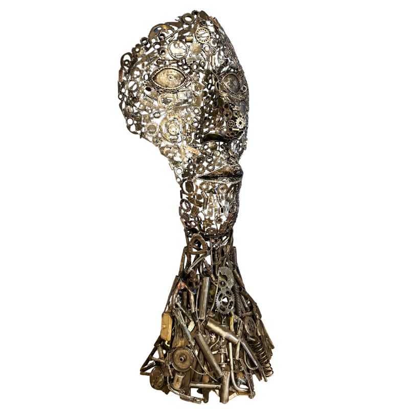 Sculpture d'un visage XXL en métal